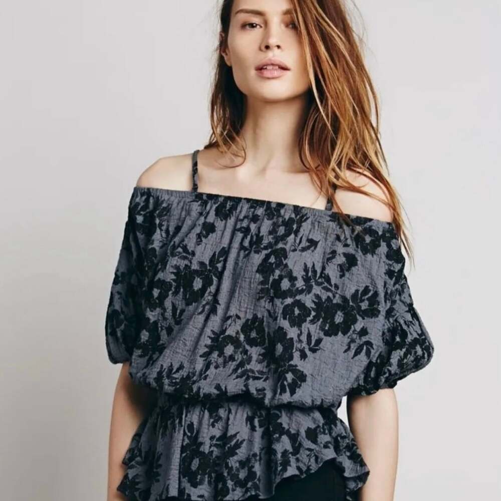 FREE PEOPLE Off The Shoulder Floral Peasant Top in Black and Gray. Size XS